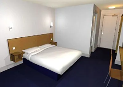 Travelodge Edinburgh Central 3*,