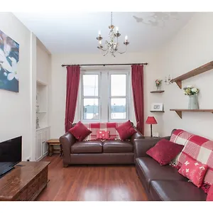 Homely Tenement For 2 Near Botanic Gardens Apartment